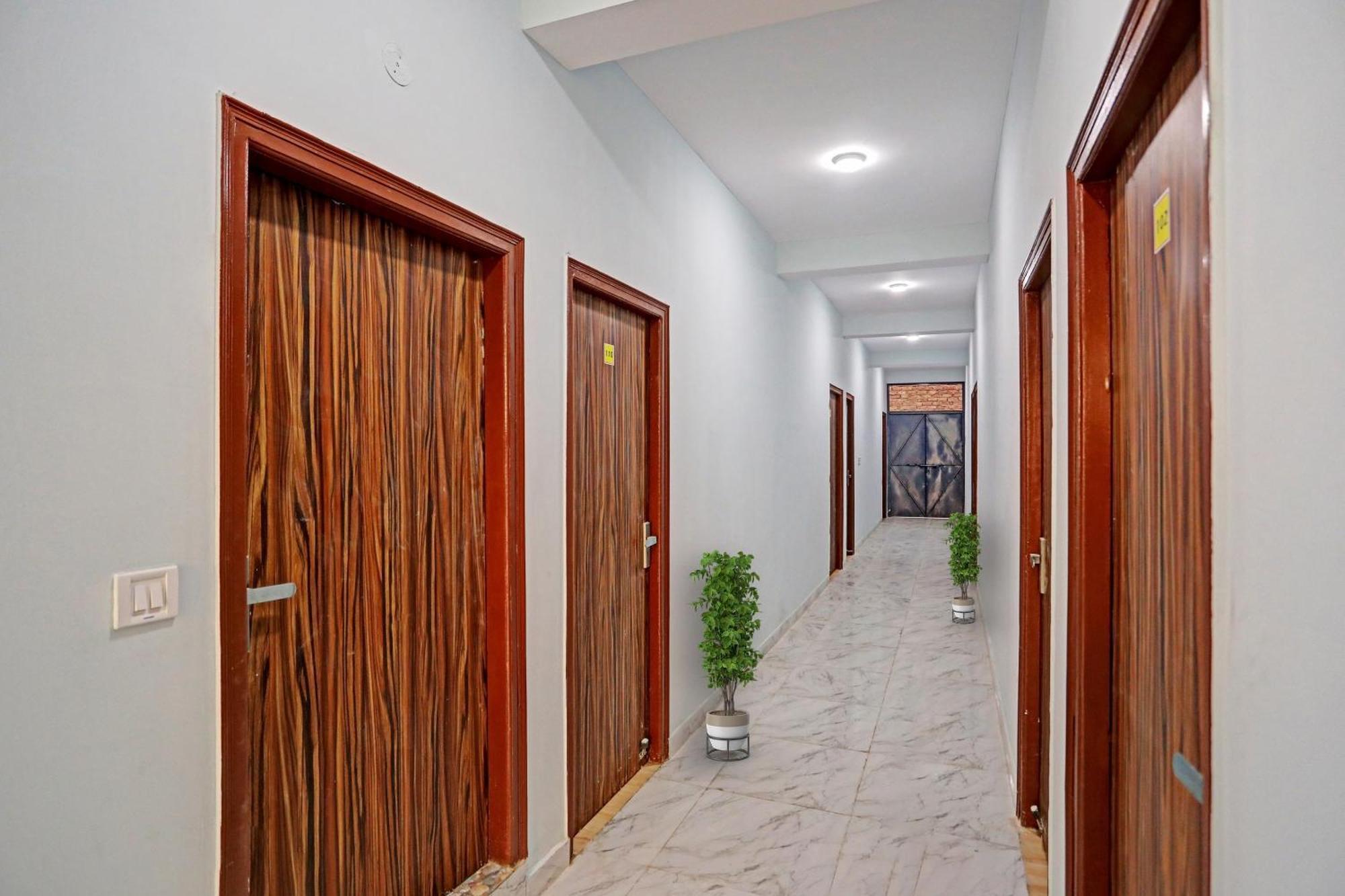 Hotel O Surya Gold Guest House Najafgarh Εξωτερικό φωτογραφία